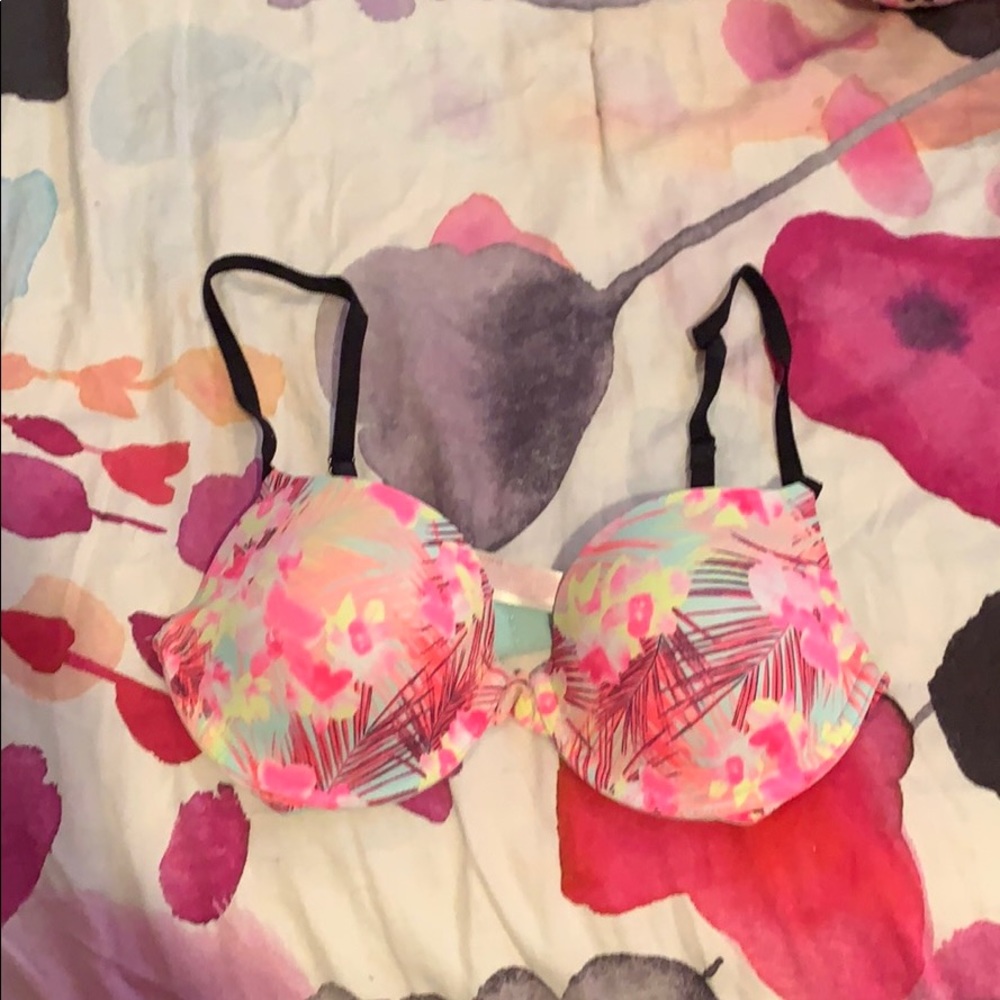 Victoria Secret Pink Lightly Lined Bra